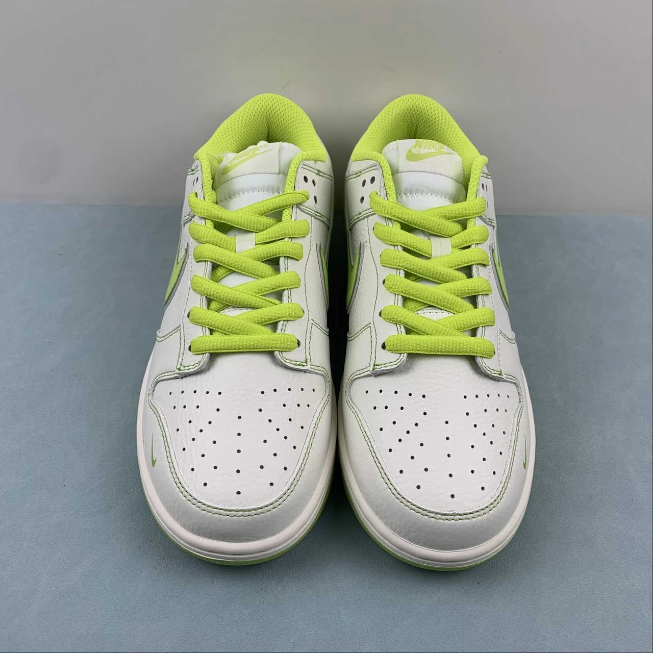 Supreme x SB Dunk Low Off White Green RM2308-238 Sustainable Manufacturing Cooling system