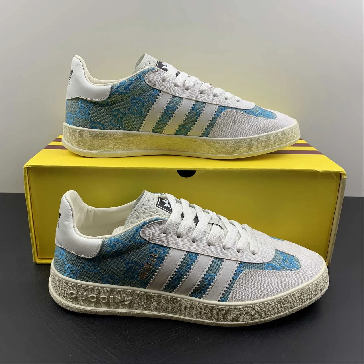Comfortable foot flex Adidas x Gucci Gazelle Light Blue