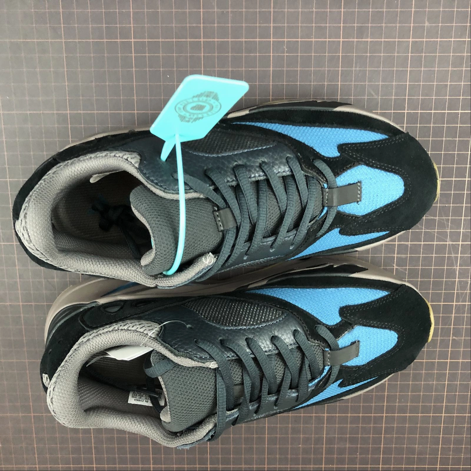 Adidas Yeezy Boost 700 Blue Sky EE9616 mud shoes