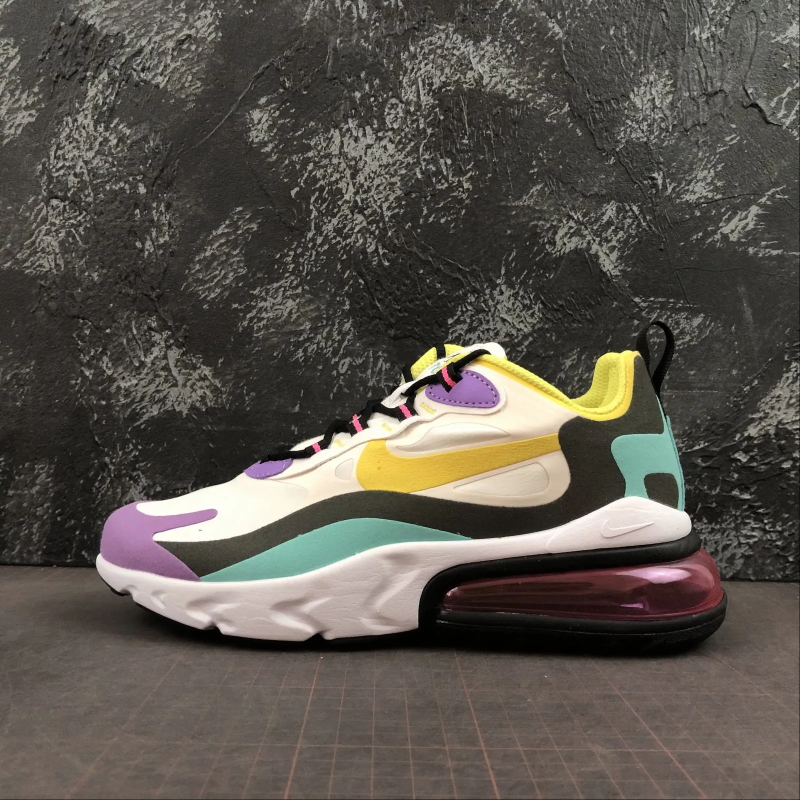 Air Max 270 React (GS) White Dynamic Yellow-Black BQ0103-101 running for a new experience Pilates enthusiasts' shoes