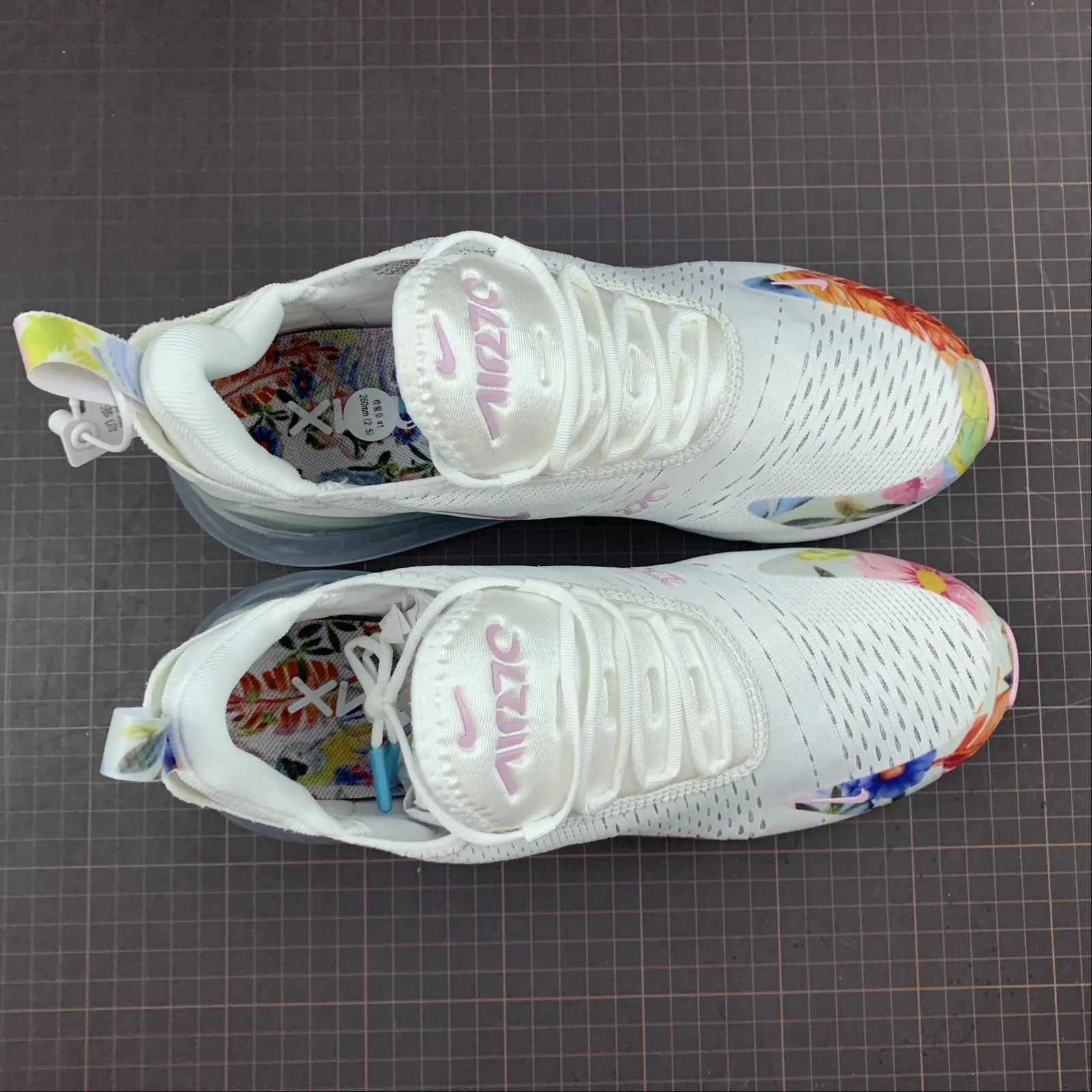 Running essentials Air Max 270 PRM Summit White LT Arcticpink AT6819-100