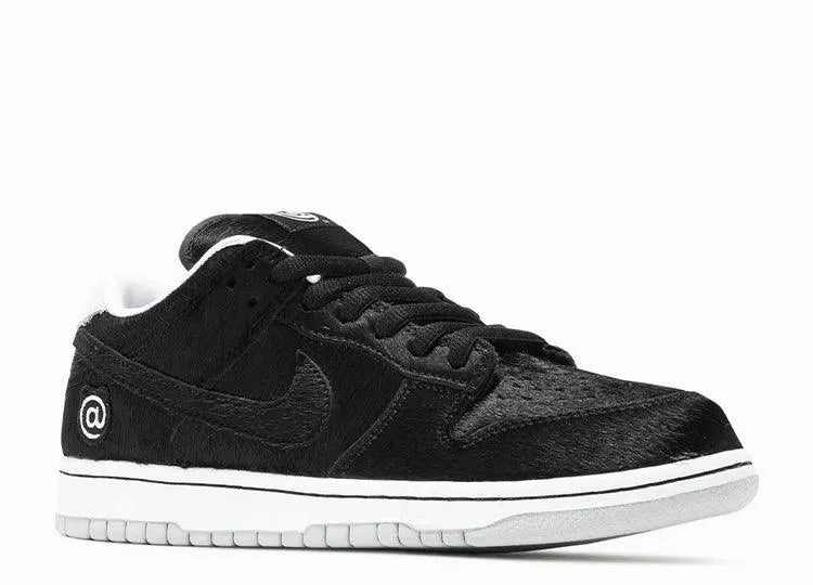 Lockdown Lacing System Style Nike SB Dunk Low Medicom