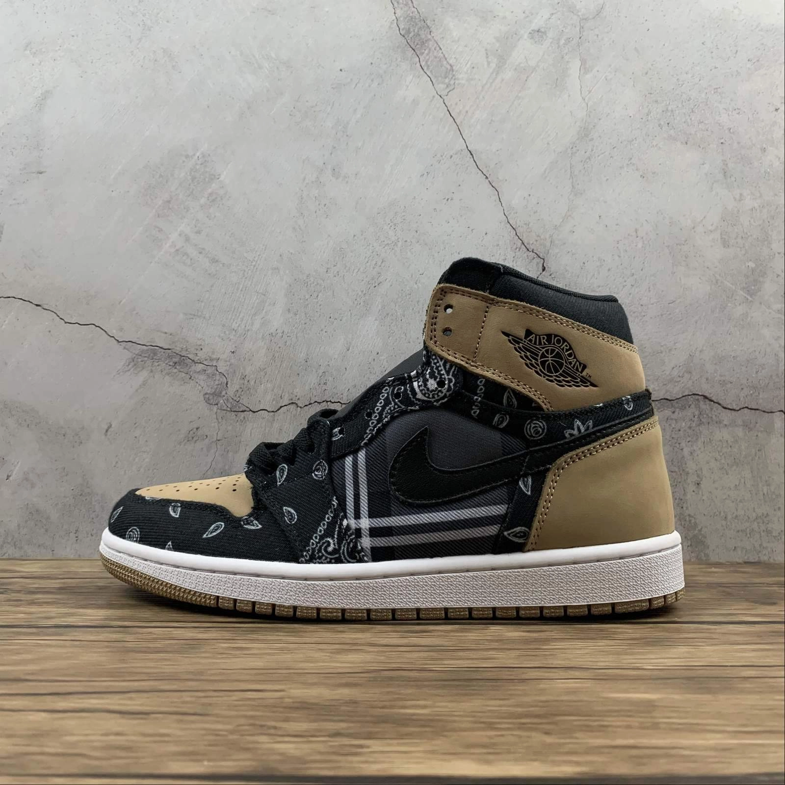 Air Jordan 1 High TS SP Black Black-Parachute Beige (2021) CK5088-001 Tread Pattern Optimization Thermoregulating Fabric
