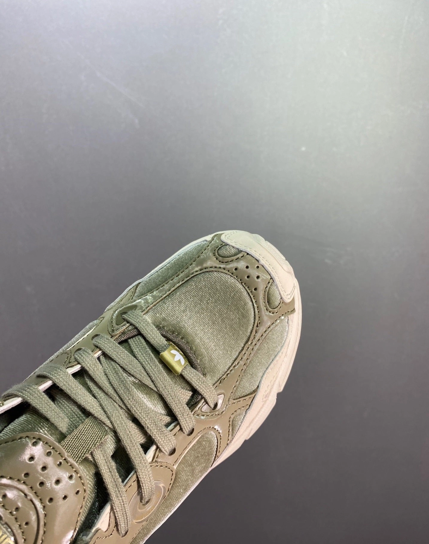 Outdoor Ready Indoor Adidas Astir Orbit Green Wonder White Gold Metallic GX8548