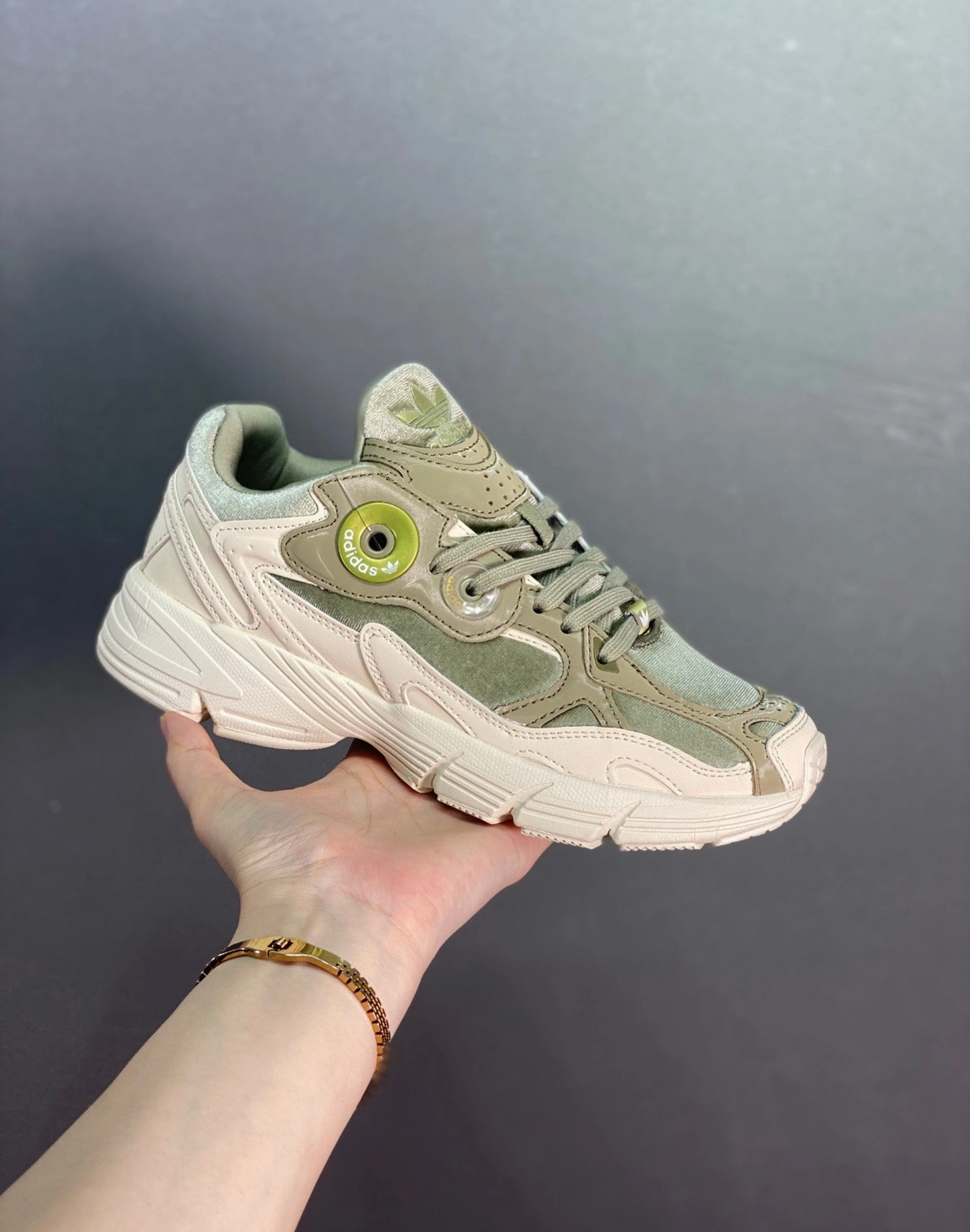 gender - specific shoes mountain - runner Adidas Astir Orbit Green Wonder White Gold Metallic GX8548