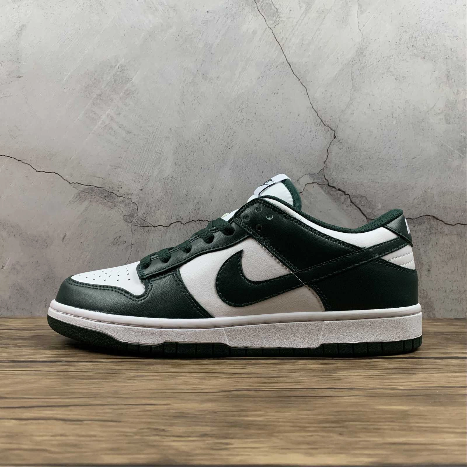 Shock Absorbing Layer Style Neutral SB Dunk Low PRM Army Green White CW1590-102