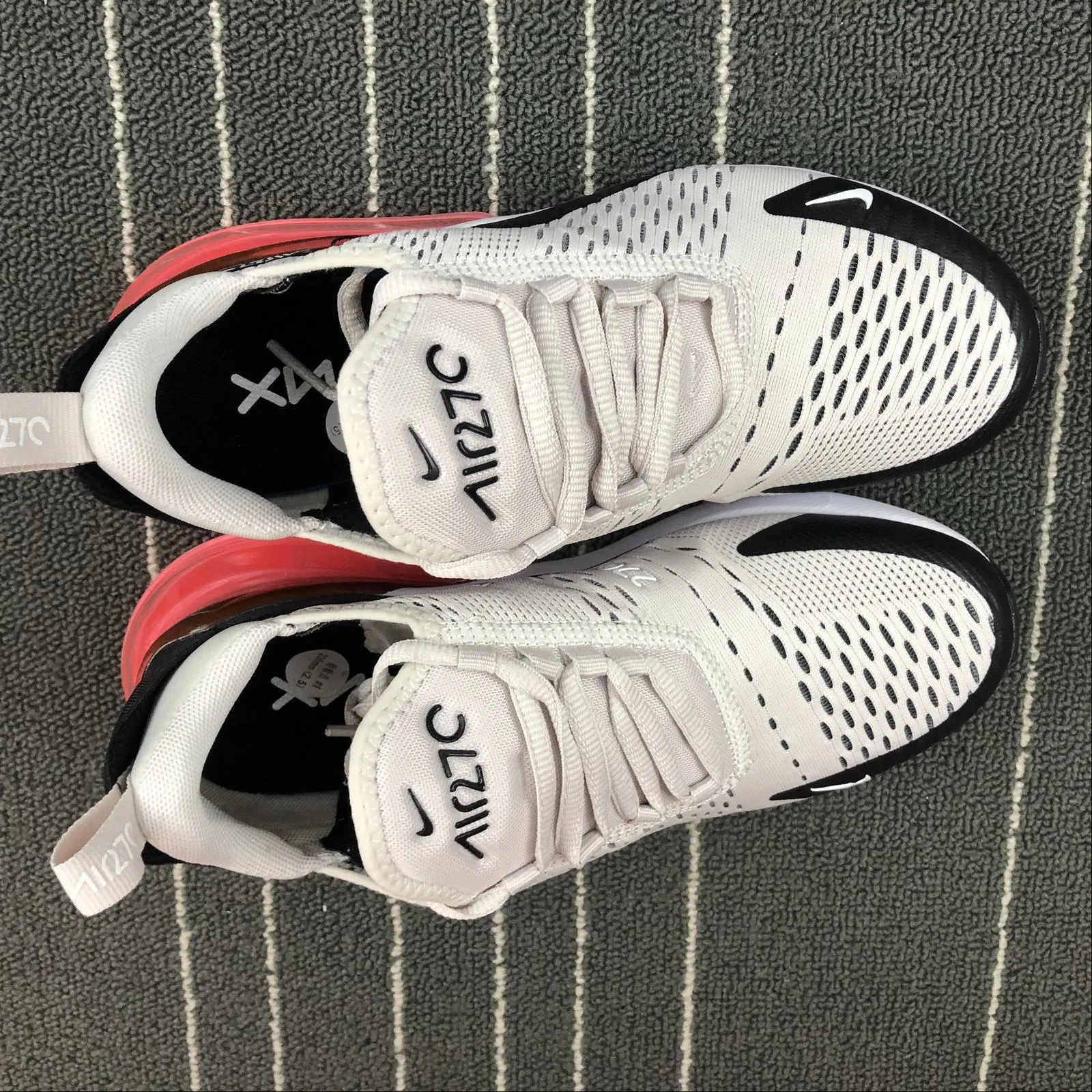 kids' athletic shoes Youth runner Air Max 270 Light Bone White Black 943345-002