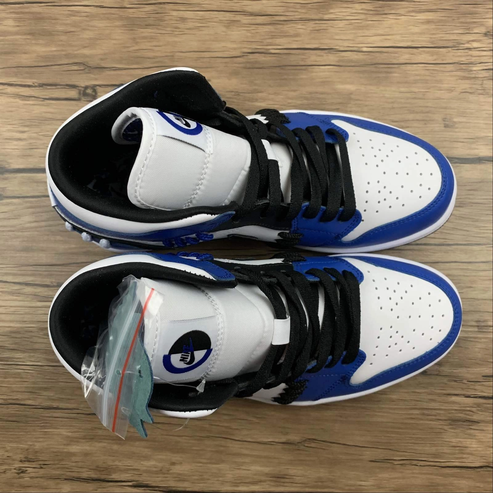 Athletic Support Running Trails Air Jordan 1 Mid SE Game Royal Black-White CV0152-401
