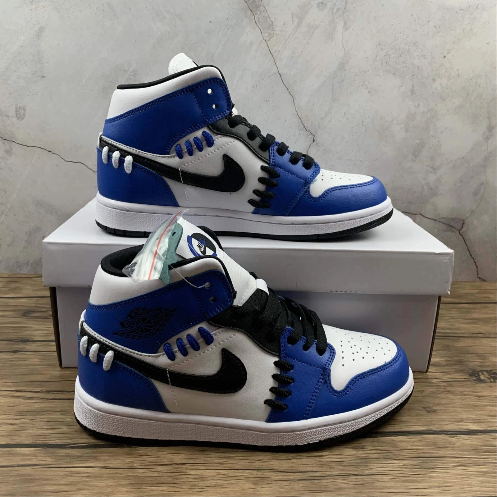 Air Jordan 1 Mid SE Game Royal Black-White CV0152-401 Urban Trek