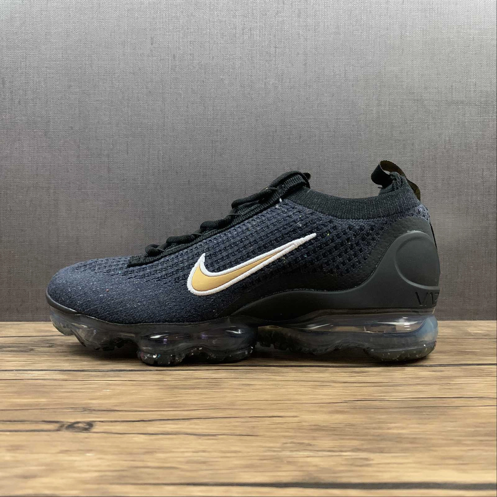 Air VaporMax 2021 FK Black Gold DC4113-003 Shock-absorbent flexibility Hydrophobic Fabric Treatment
