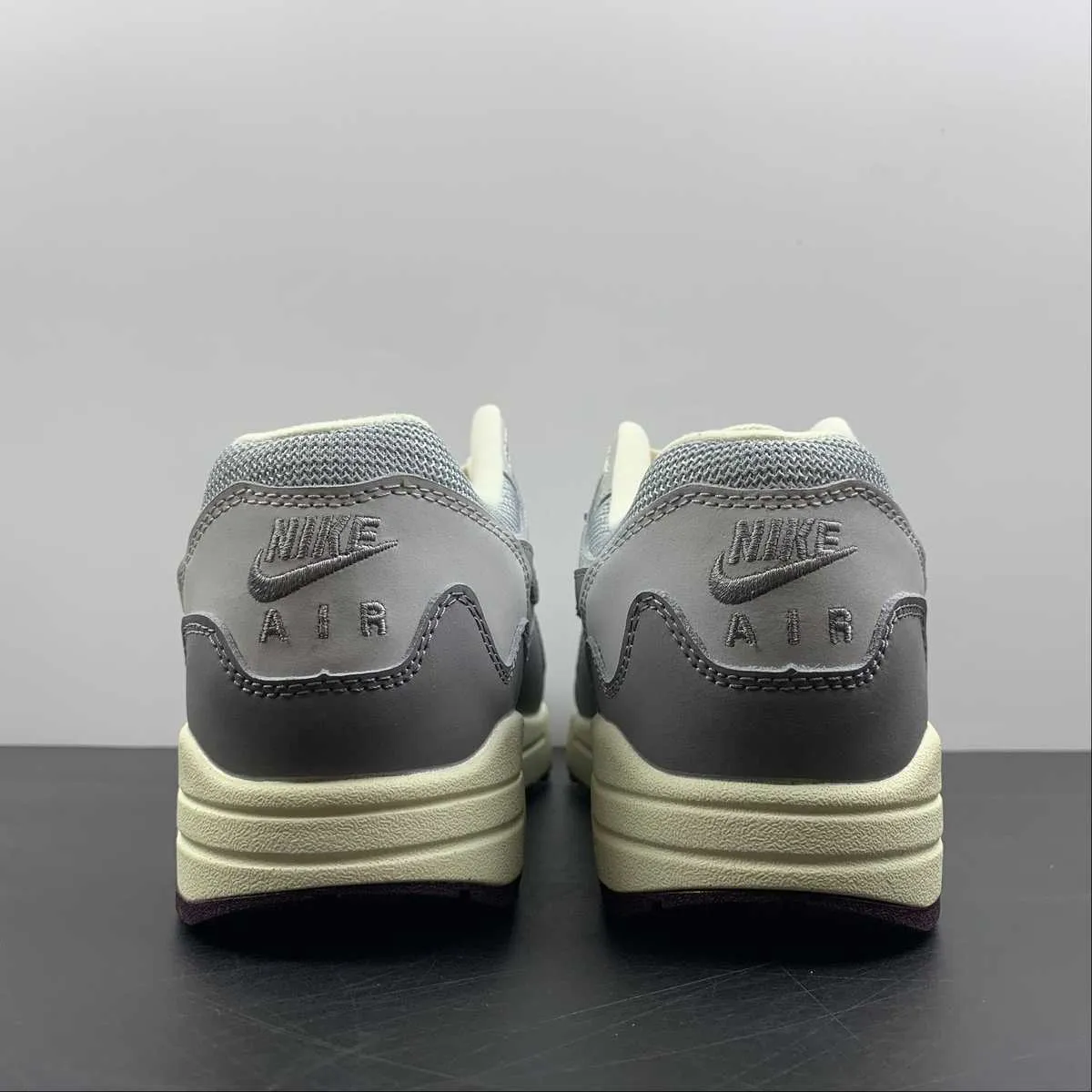 instep - strap shoes Patta x Air Max 1 Dark Grey White DH1348-011