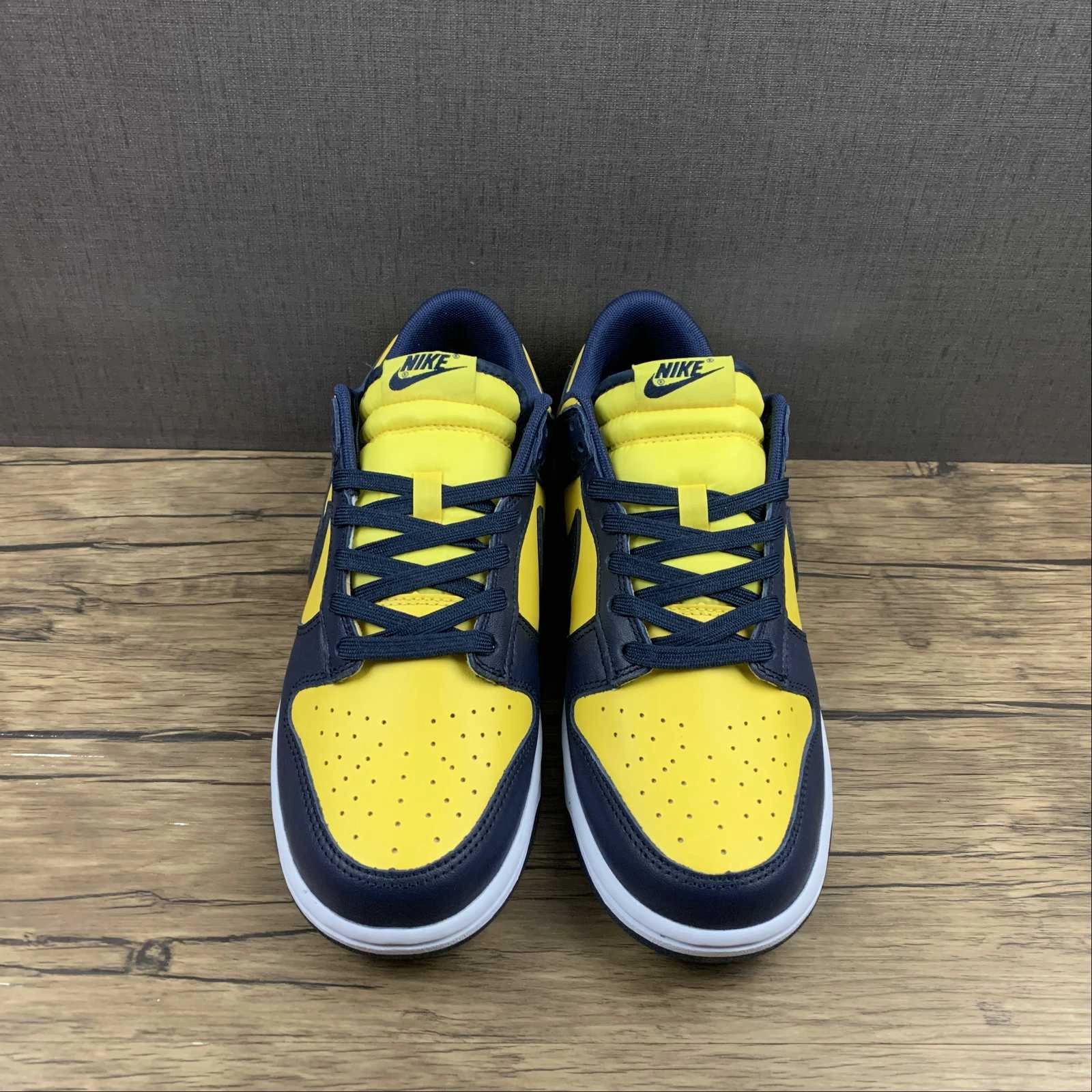 Trail Fit SB Dunk Low Michigan Varsity Maize Midnight Navy-White DD1391-700