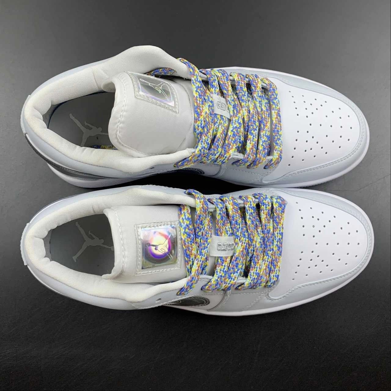 Smooth Feel Air Jordan 1 Low SE White Metallic Silver-White DX6070-101