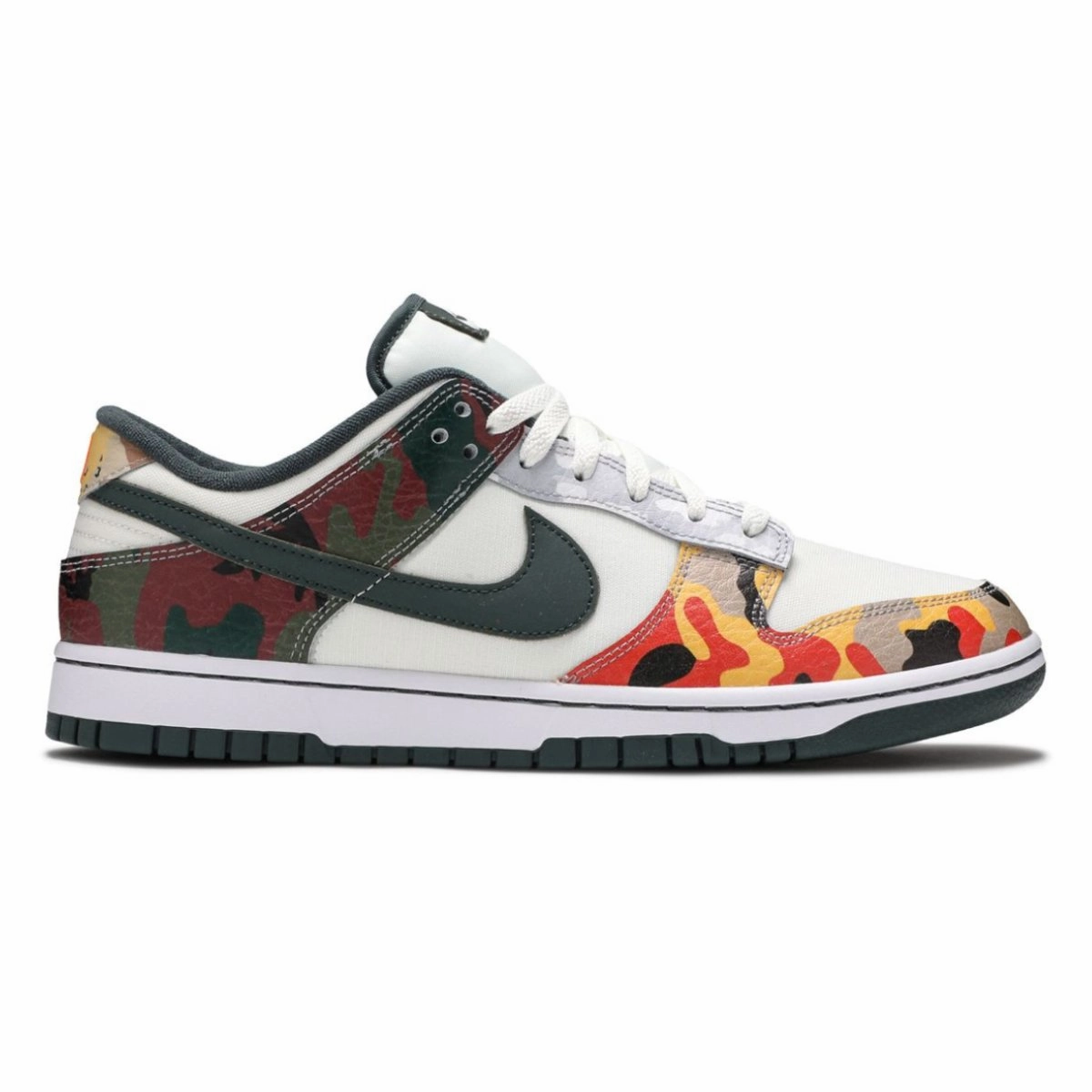 Supportive sole Nike Dunk Low SE Sail Multi Camo DH0957 100