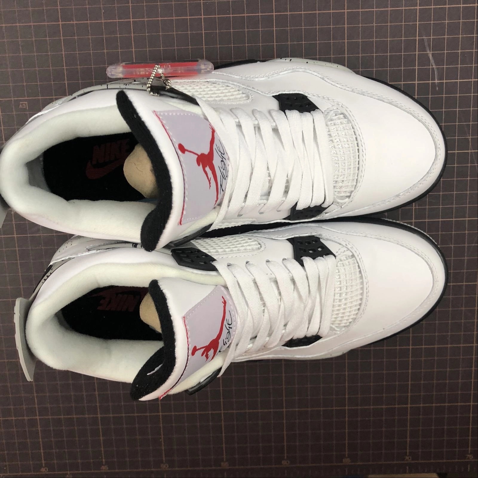 Air Jordan 4 Retro White Ciment White Ash Year 840606-192 Active Mode