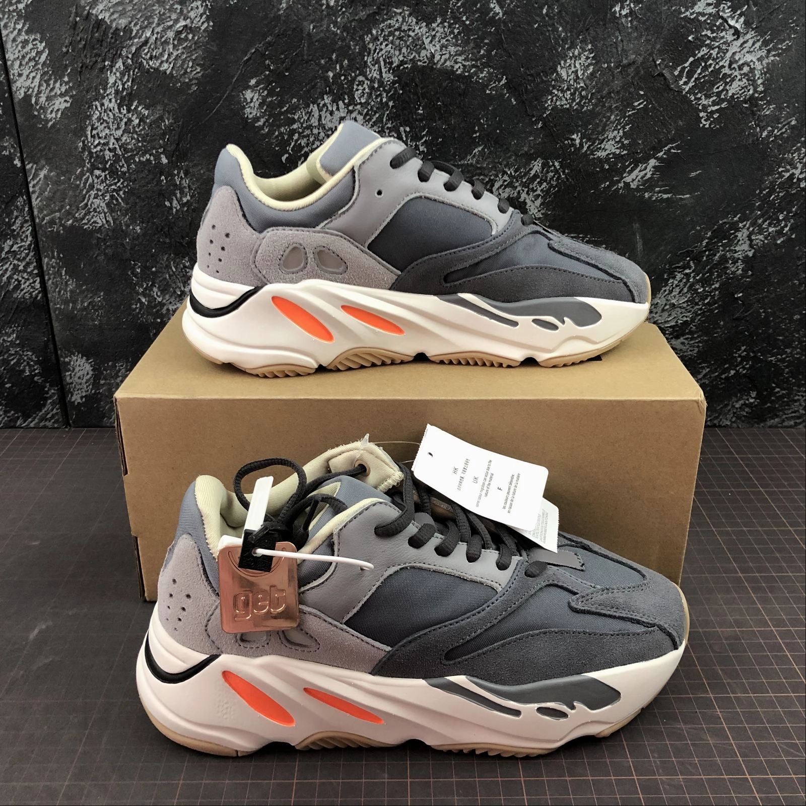 Adidas Yeezy Boost 700 Magnet FV9922 heat - resistant - design shoes Superior Grip