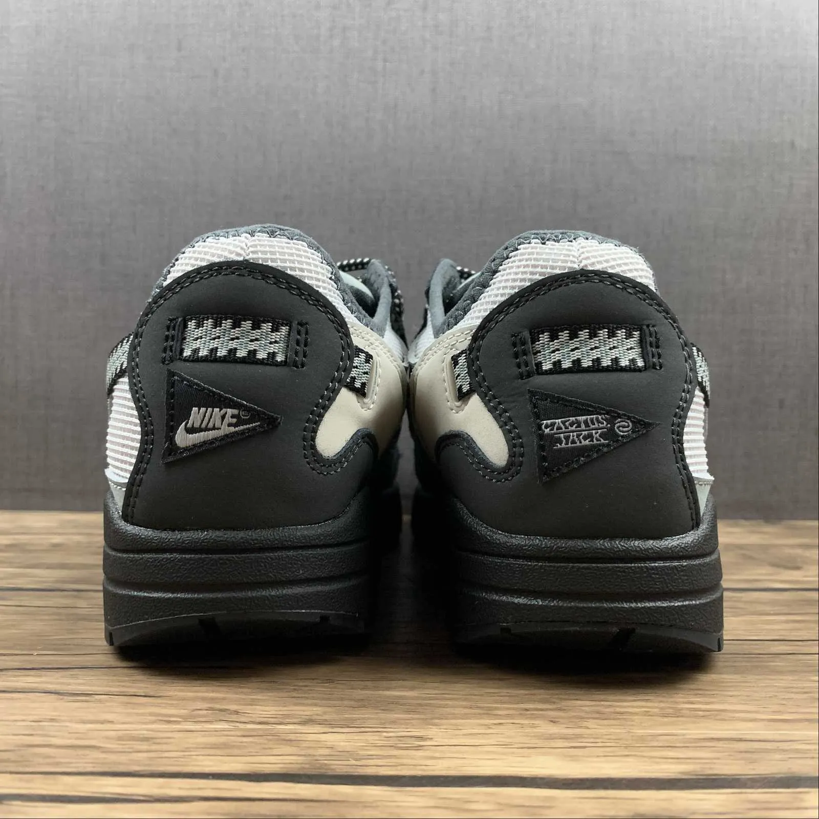 Travis Scott x Air Max 1 Wheat Gray Black DO9392-001 Sporty Aesthetic