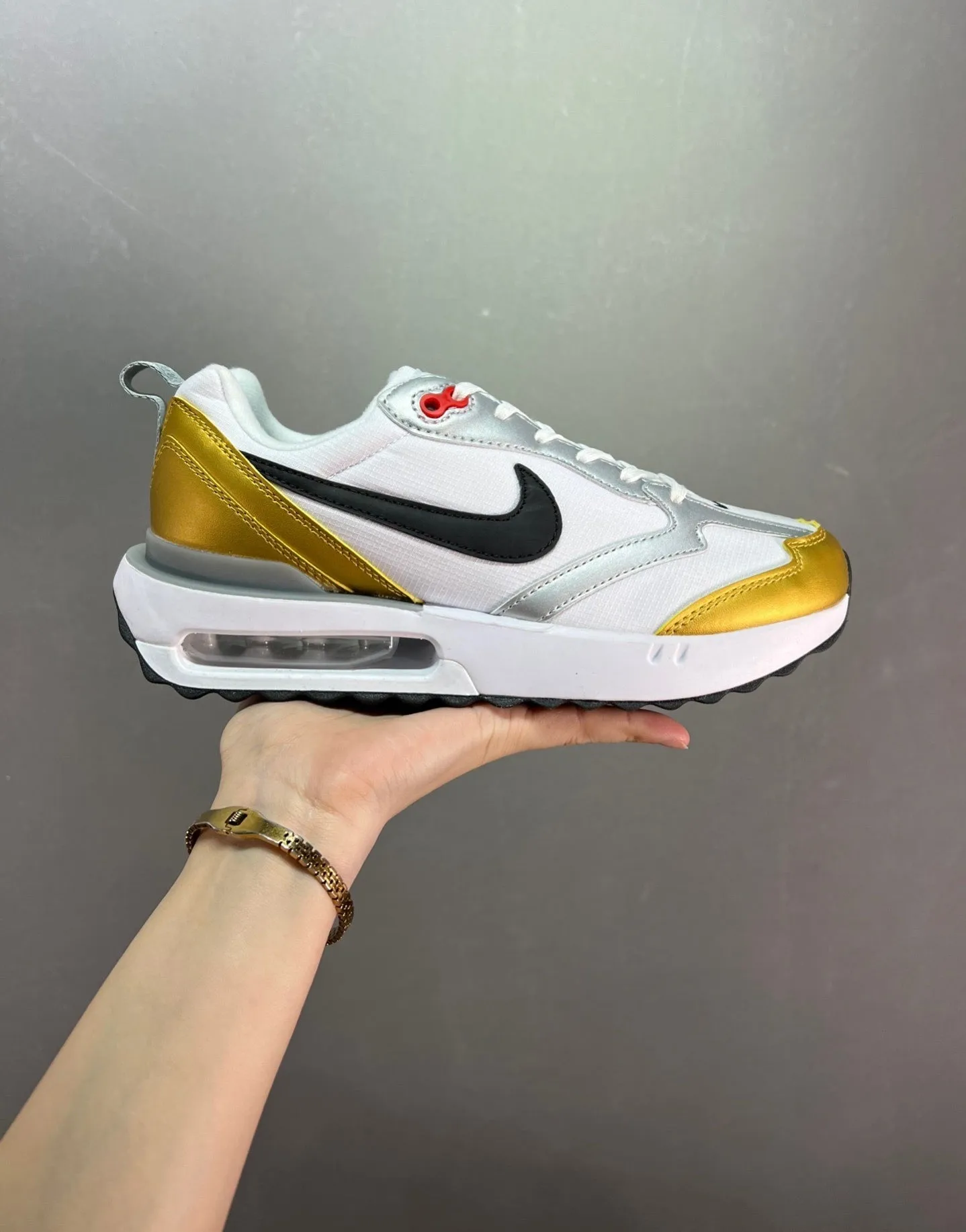 Air Max Dawn SE White Metallic Gold DJ6209-100 running in a nature reserve shoes windproof - design - efficiency shoes