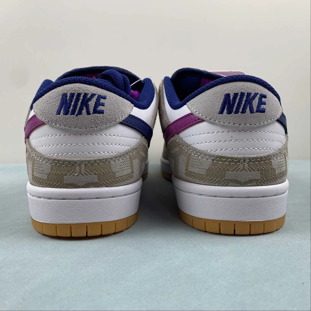 Clean Texture Rayssa Leal x SB Dunk Low Pure Platinum Deep Royal Blue Vivid Purple FZ5251-001