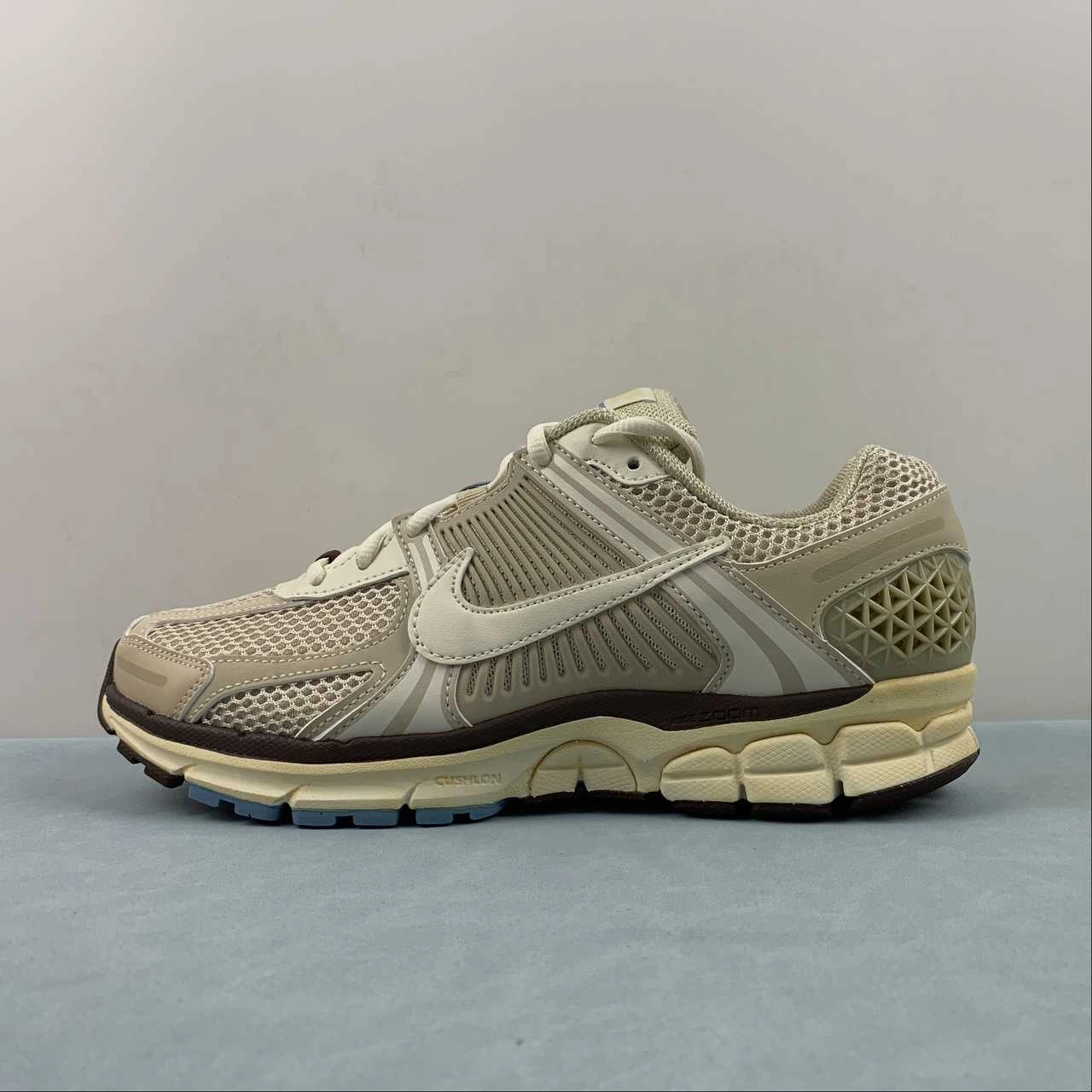 Energy Flow Flexible design adjusts to various foot types and gaits Zoom Vomero 5 Oatmeal Pale Ivory Sail Light Chocolate FB8825-111