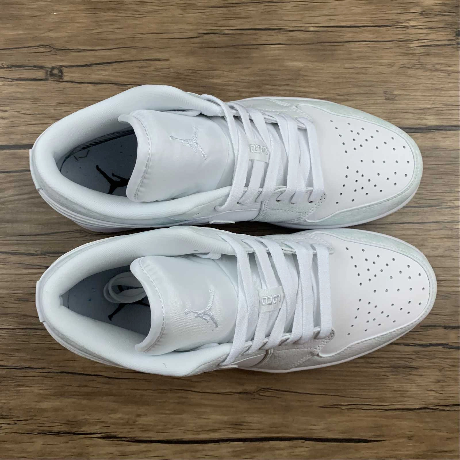 Sneaker Deodorizer Air Jordan 1 Low Light Turns Purple White 553558-130