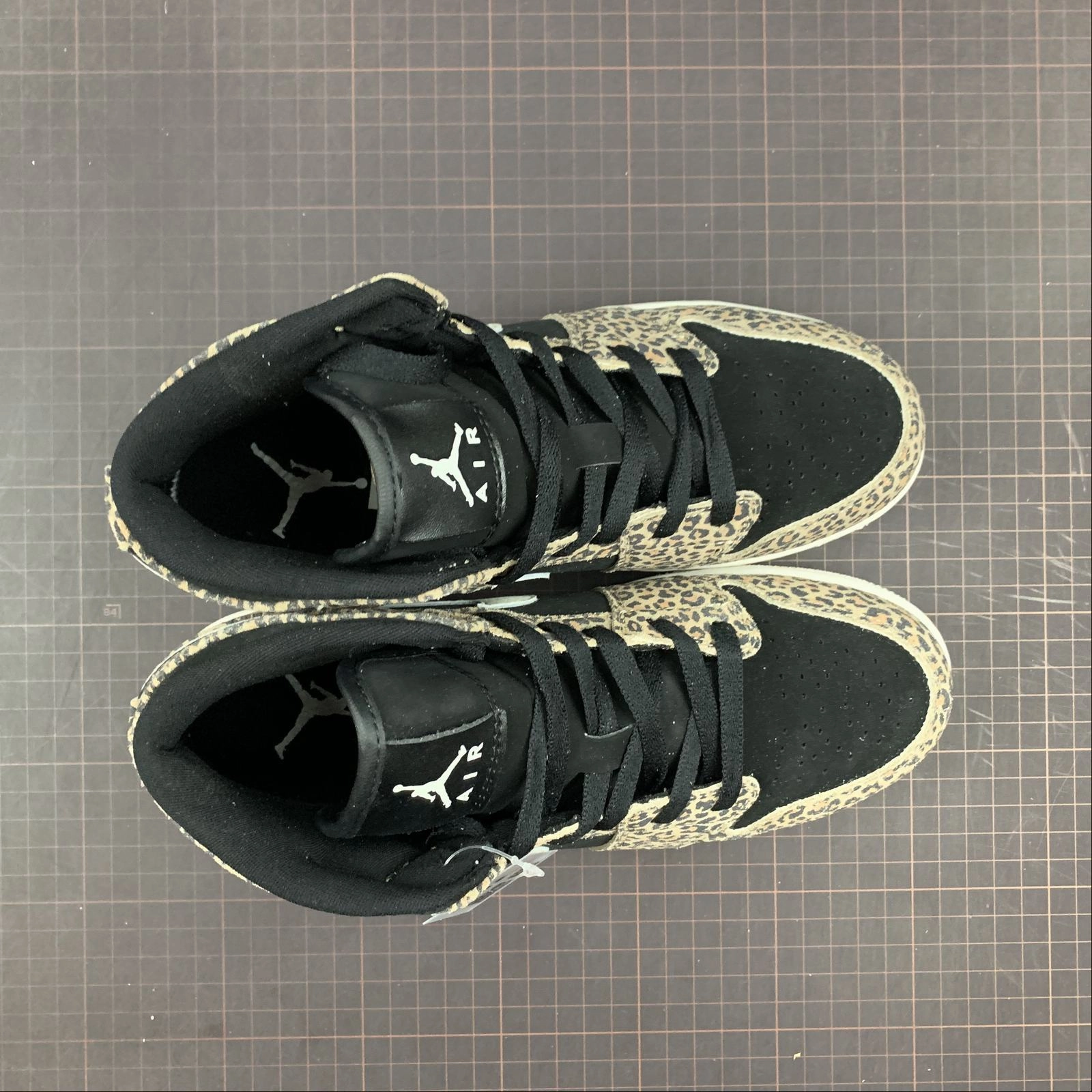 Walking Ease evening walk Air Jordan 1 Mid GS SE Leopard Black Pale Ivory Desert Ore BQ6931-021