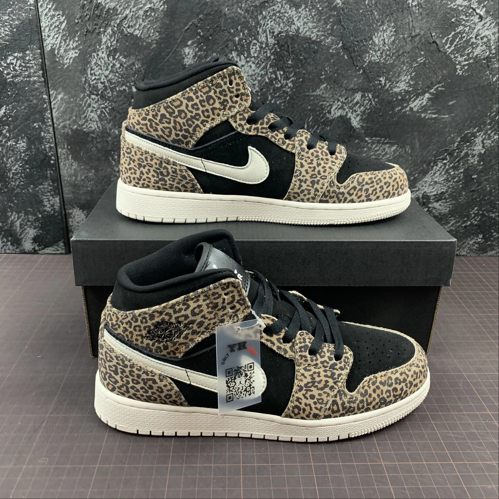 Air Jordan 1 Mid GS SE Leopard Black Pale Ivory Desert Ore BQ6931-021 Grid Traction System Retro-inspired cushioning