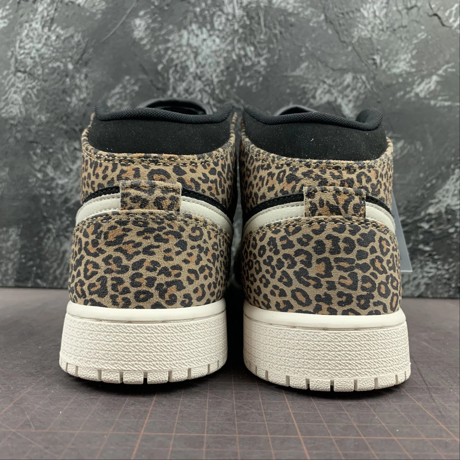 Cushioned Pace High Top Air Jordan 1 Mid GS SE Leopard Black Pale Ivory Desert Ore BQ6931-021