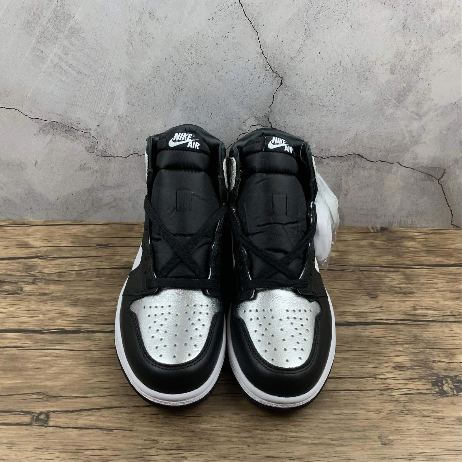 Comfortable Jog Air jordan 1 High OG Metallic Silver Black-White (2021) CD0461-001