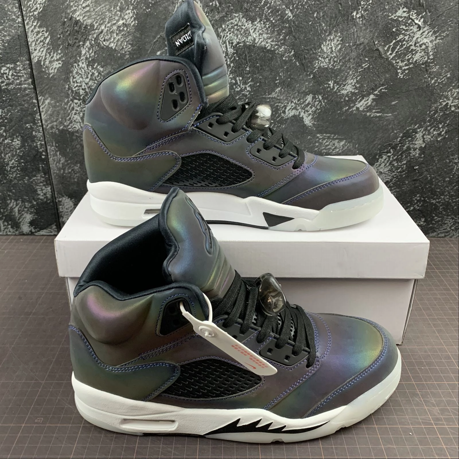 Herringbone Tread Ankle Support Frame Air Jordan 5 Retro Oil Grey Black White CD2722-001