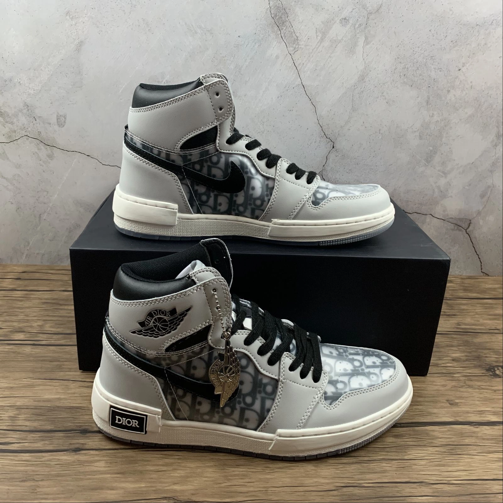 Air Jordan 1 High Dior Grey Black CN8607-002 City Walk Relax Days