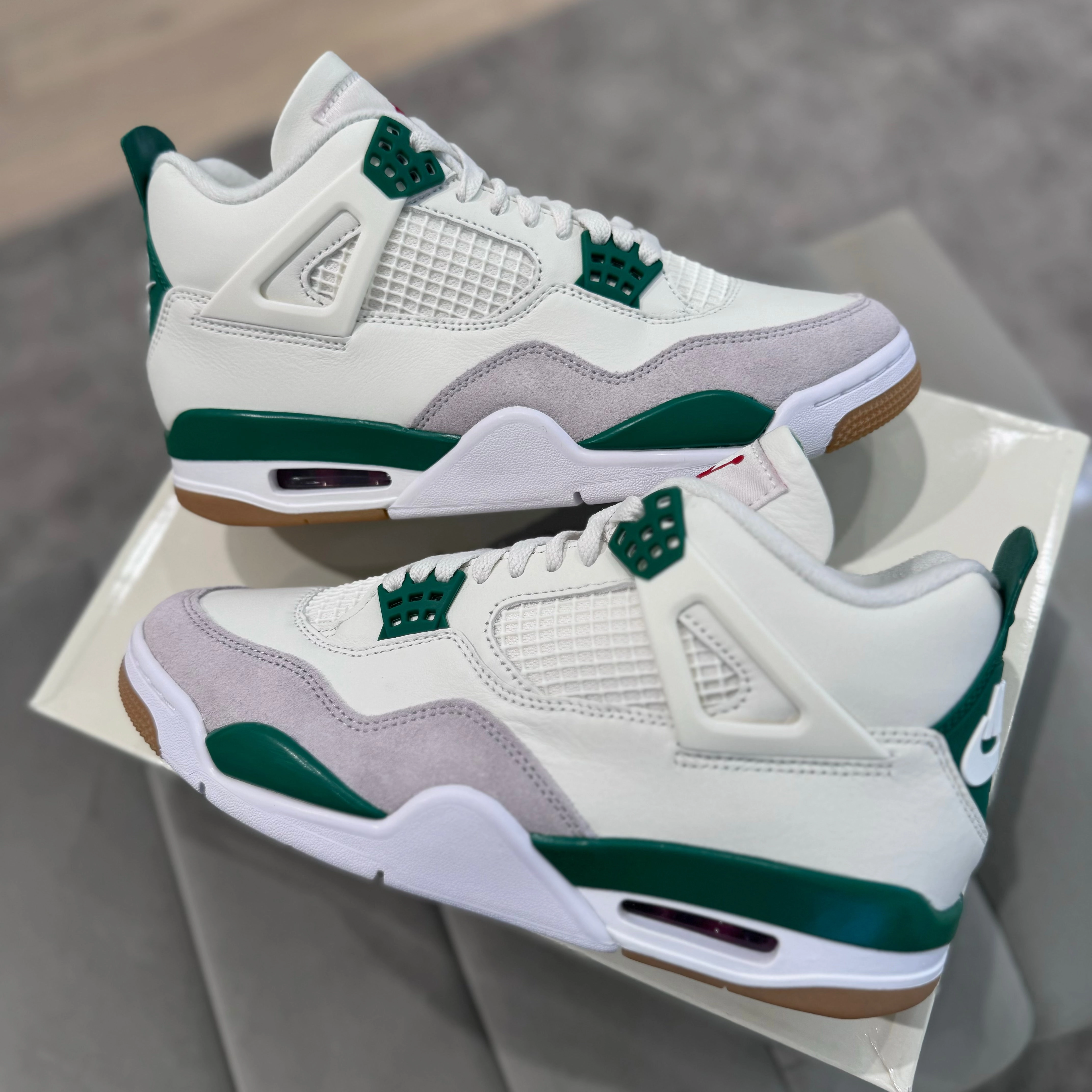 JORDAN 4 SB ??PINE GREEN' Treaded Sole Stylish