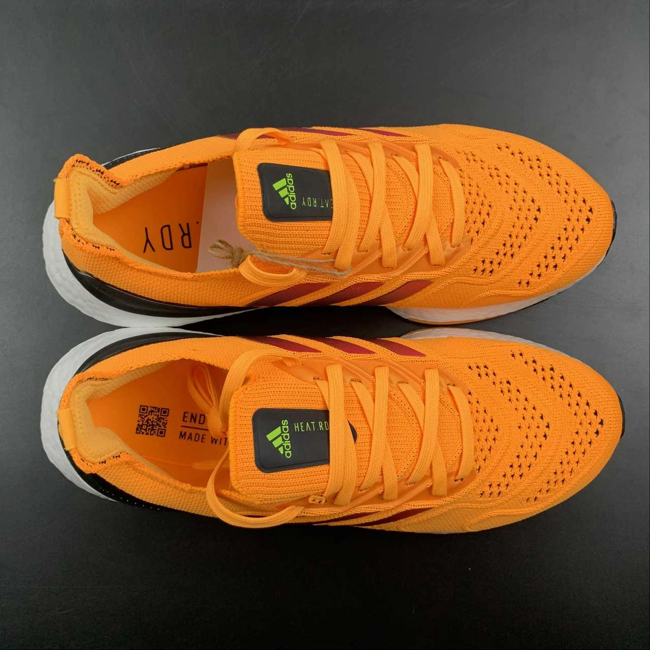 Non Restrictive Collar Padding Fast Motion Adidas UltraBoost 22 Orange Black GX8038