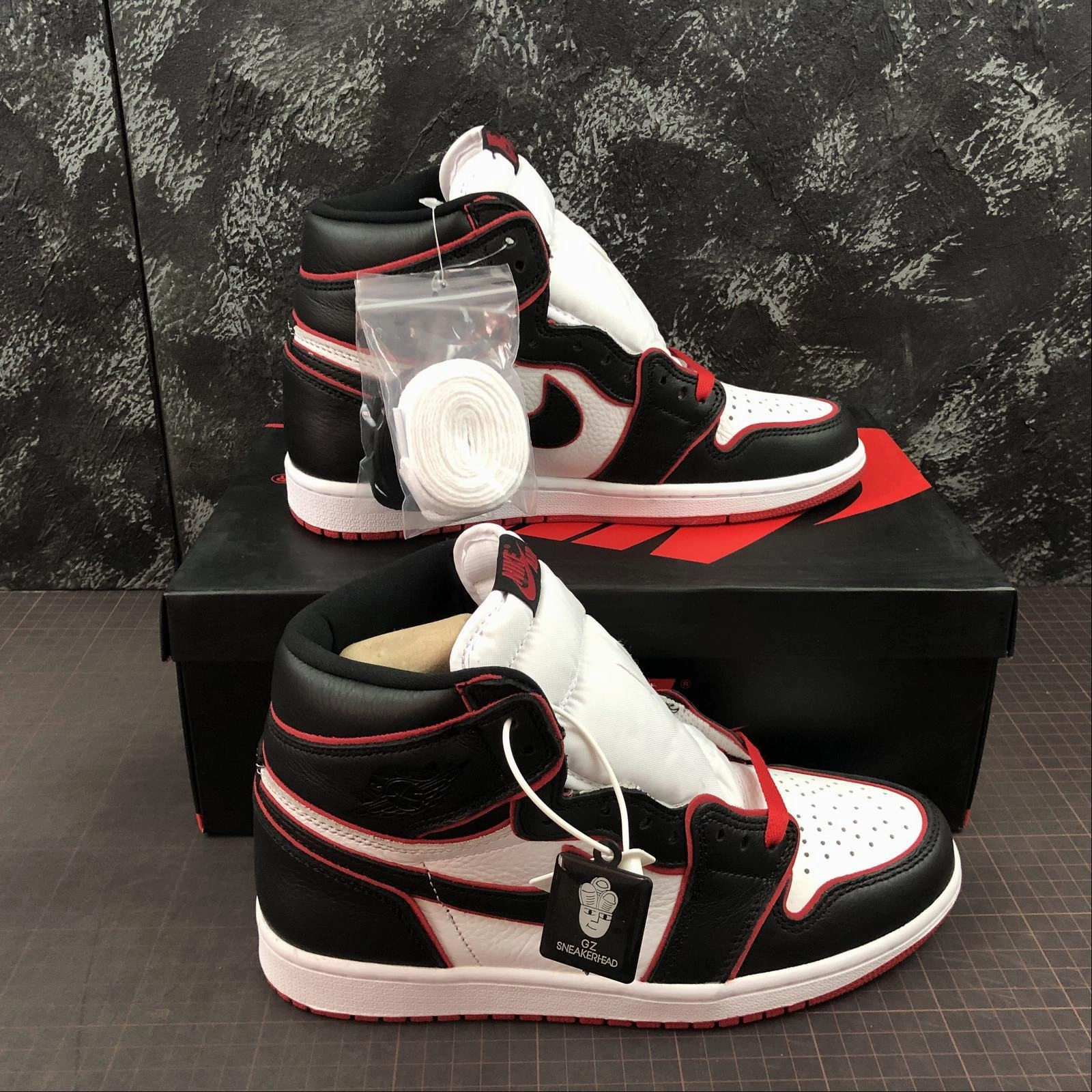 Anti Collision Toe Air Jordan 1 Retro High OG White Red-Black 555088-062