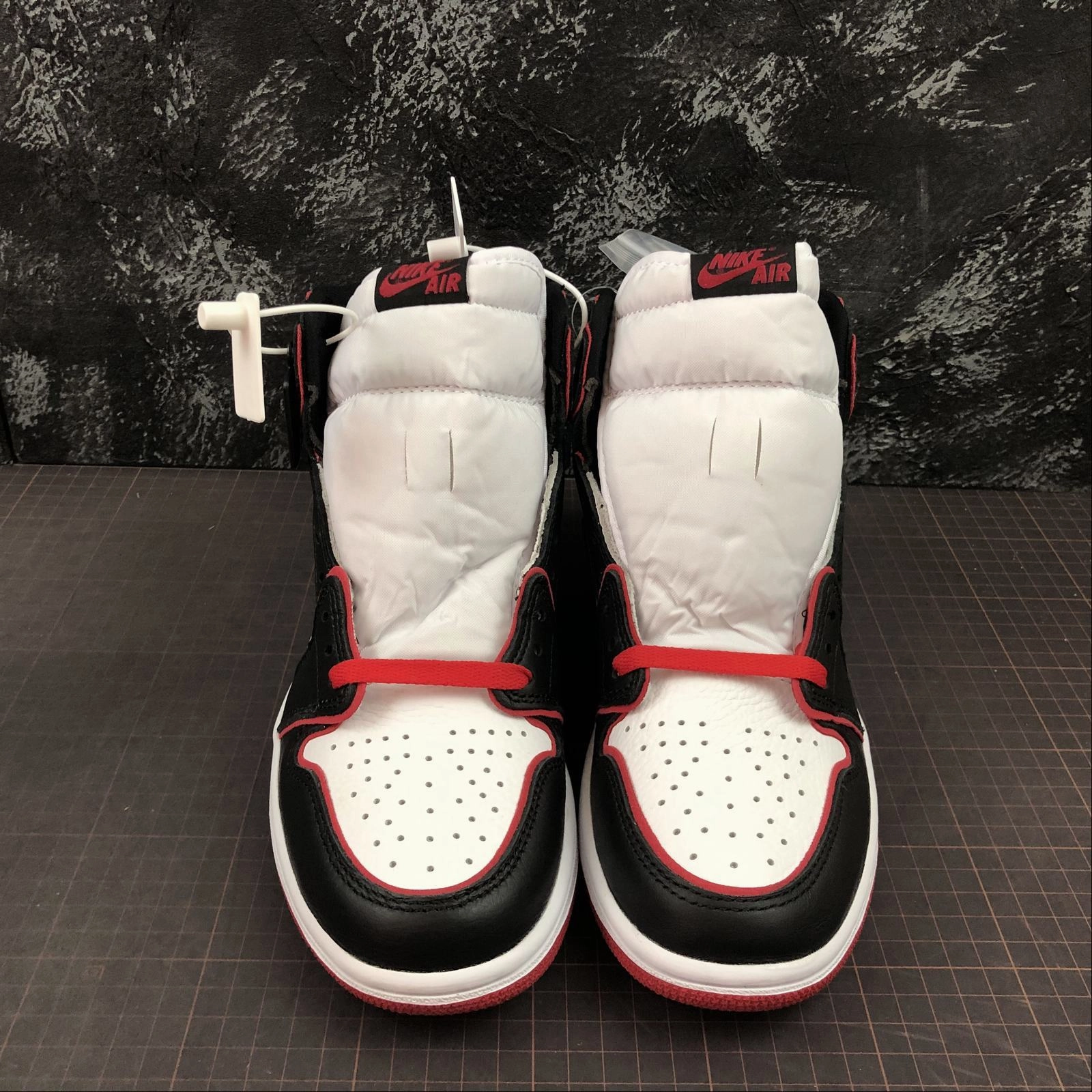 Air Jordan 1 Retro High OG White Red-Black 555088-062 Athletic Support Bounce Back Technology