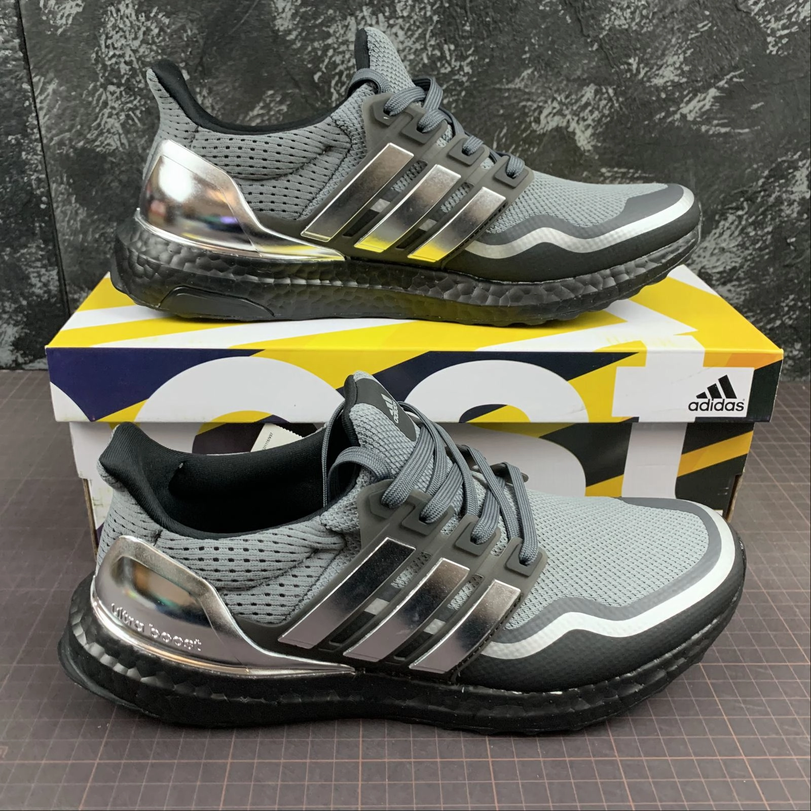Adidas UltraBoost 2.0 Grey Silver Maximum Cushioning Breath Detail
