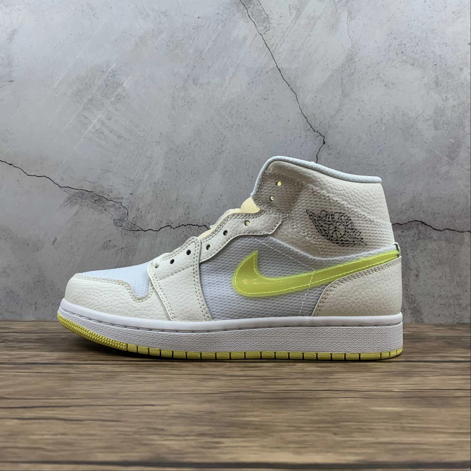 Air Jordan 1 Mid SE Sail Lt Vltge Ylw ll-White (2021) DB2822-107 Traction Control Football