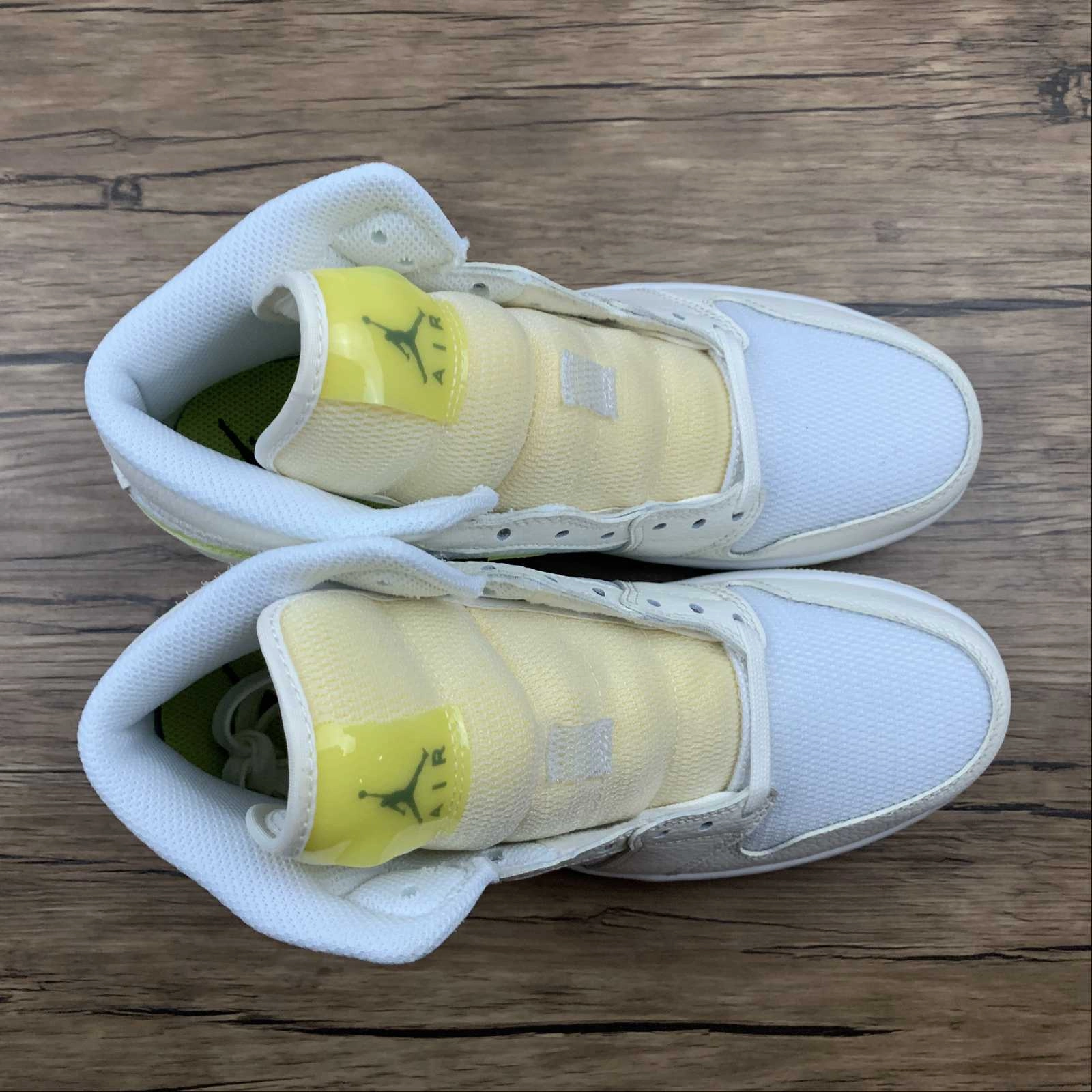 Weightless Cushion Technology Air Jordan 1 Mid SE Sail Lt Vltge Ylw ll-White (2021) DB2822-107