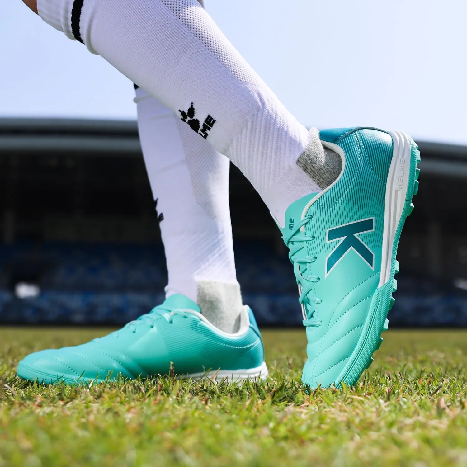 KELME Men's Indoor Soccer Shoe Turf Shoes Athletic Anti-Slippery Indoor Soccer Cleats Sports Sneakers Training Shoes
