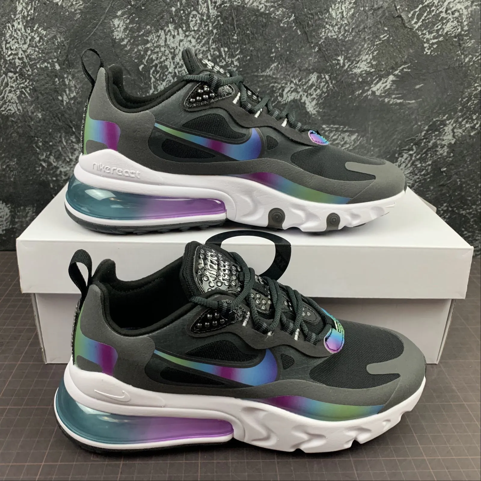 Anti Slip Outsole snow running shoes Air Max 270 React Smoke Grey Multi-Color White