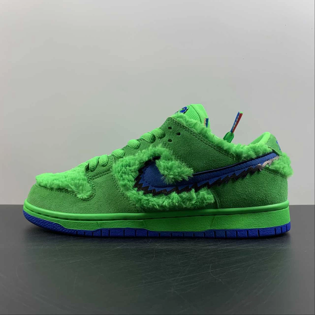 SB Dunk Low PRO QS Green Spark Soar Adaptive Response Platform