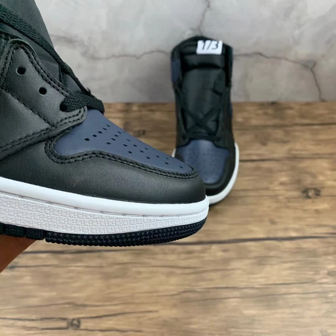 Air Jordan 1 Retro High OG x Spike Lee Fort Greene (2020) 705588 550 Balanced Support Flexible Groove Design