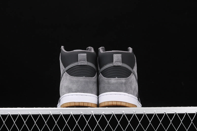 SB Zoom Dunk High  Pro Dark Grey White-Black-White 854851-066 Foot alignment