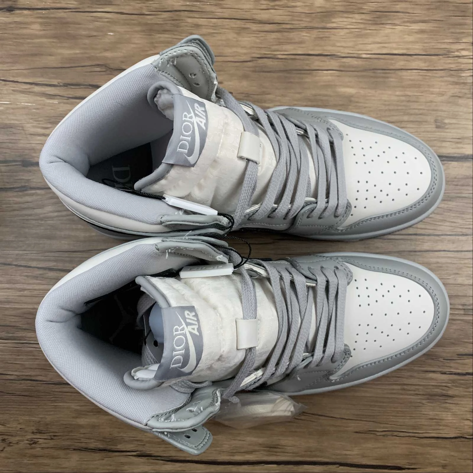 Plush Sole Air Jordan 1 Retro High OG Dior Beige White 555088-029