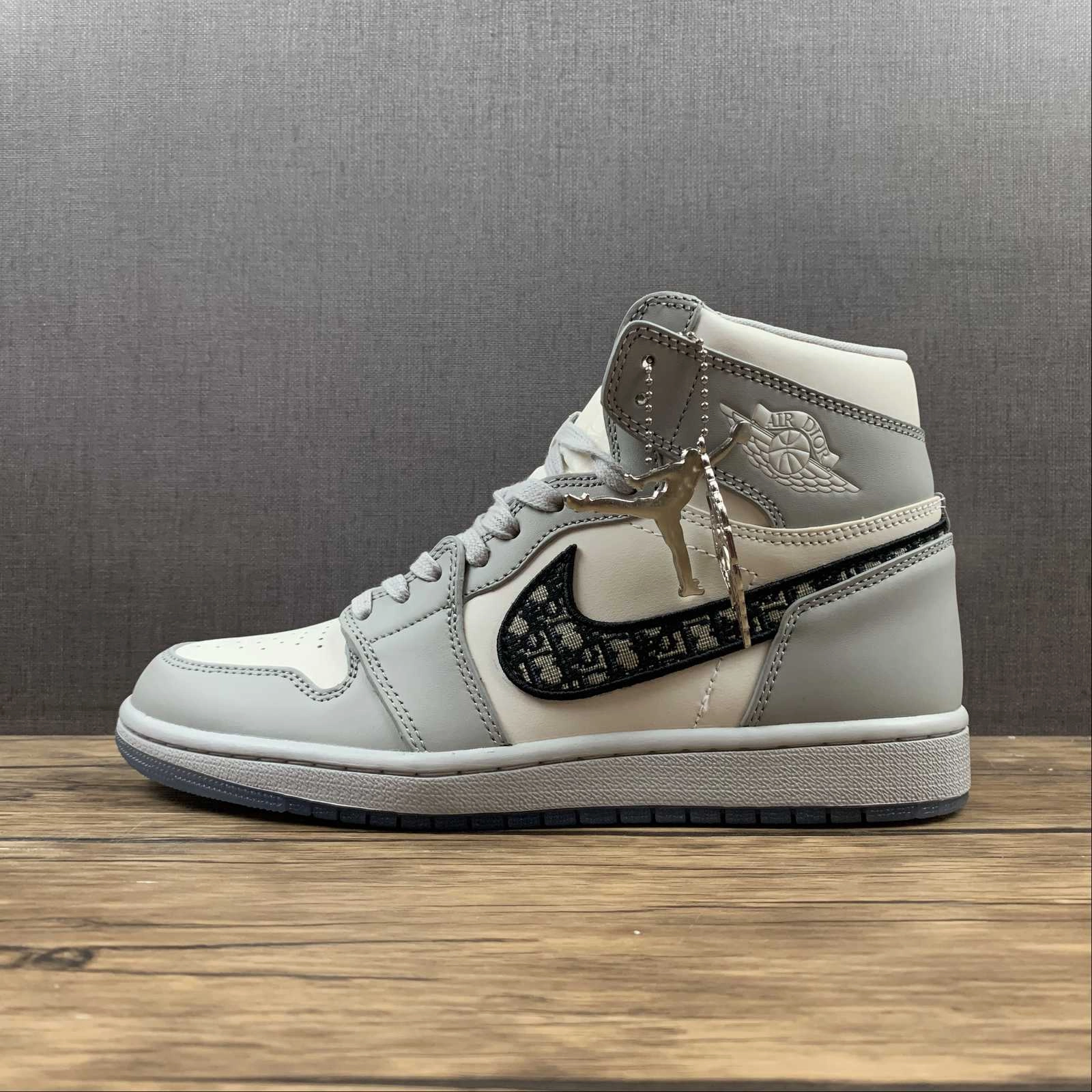 Air Jordan 1 Retro High OG Dior Beige White 555088-029 Step Boost
