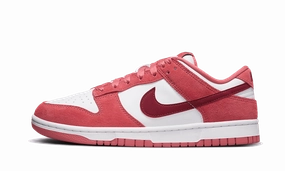 Nike Dunk Low Valentine's Day (2024) Traction lugs