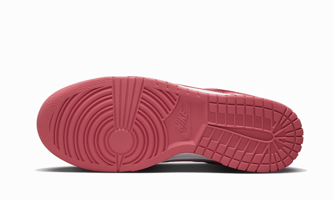 Comfortable Heel Nike Dunk Low Valentine's Day (2024)
