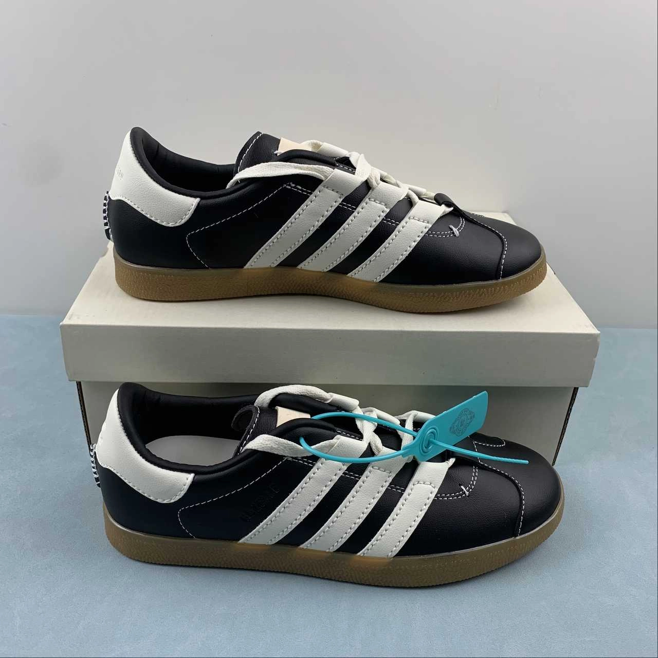 Comfort foam Office Casual Adidas Gazelle Foot Industry Black Cream ID3517