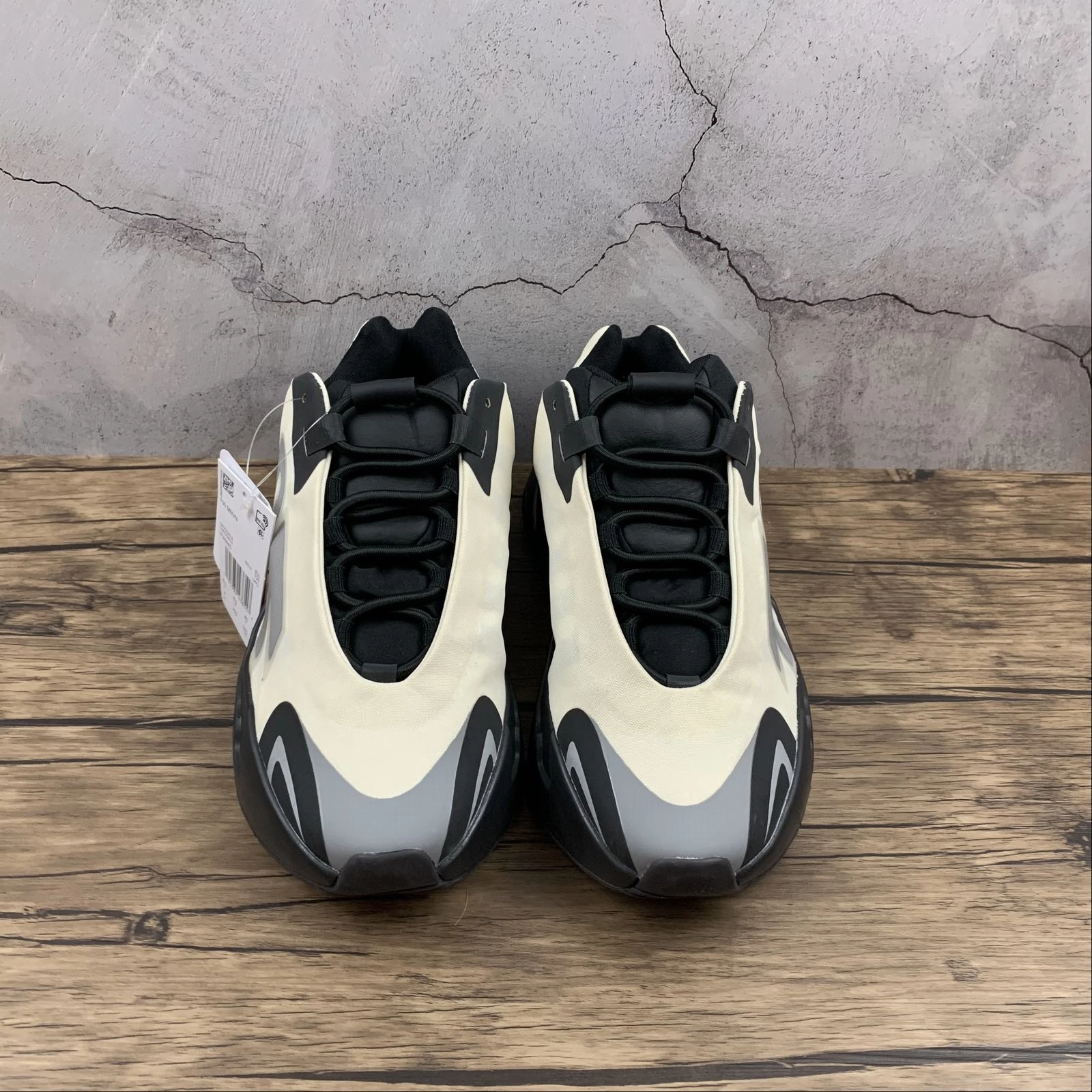 Shockproof EasyClean Adidas Yeezy Boost 700 MNVN Beige Black FY3729