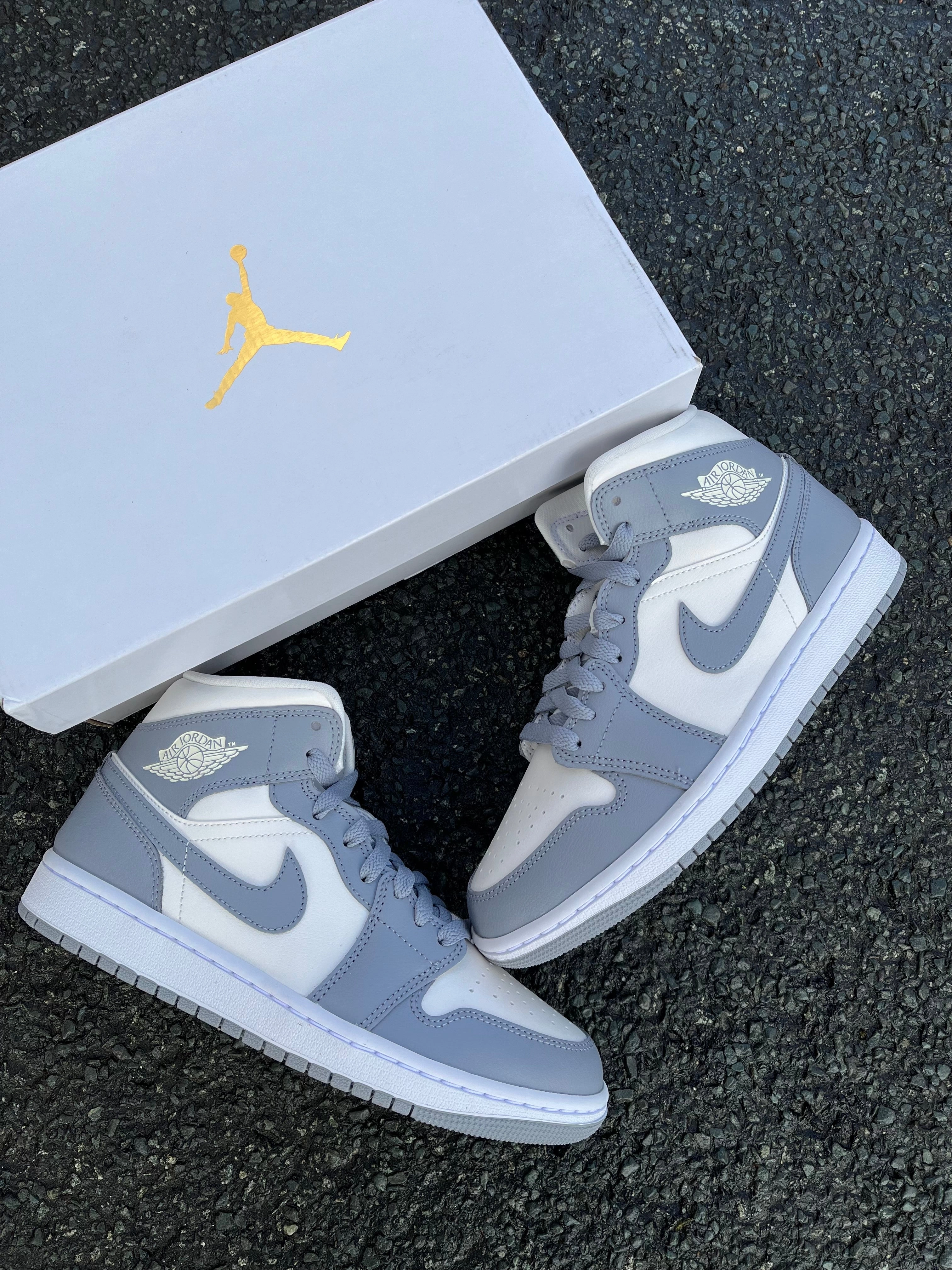 Slip-resistant ease Nike Air Jordan 1 Mid Stealth (W)